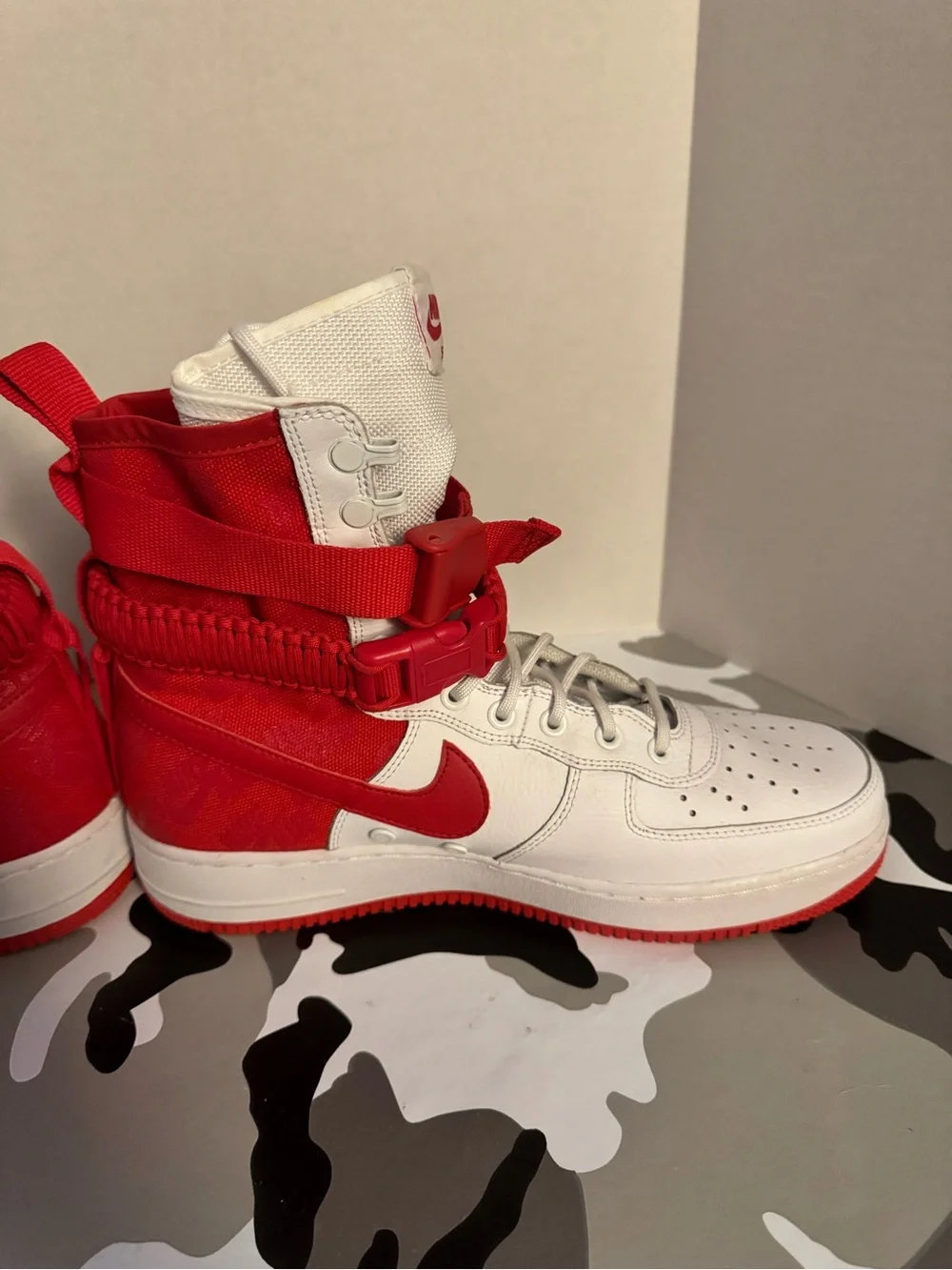 Men's High-Top Sneakers in White and Red with Ankle Strap high top Air Force One